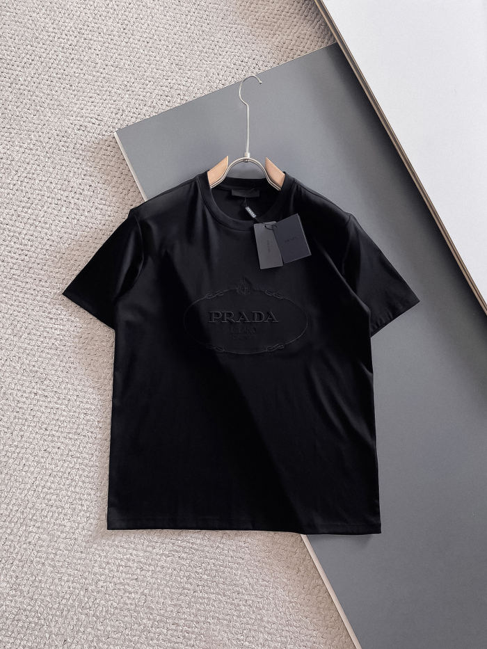 超話題! プラダ 激安偽物 の2025SSオリジナルメンズカジュアル下地半袖Tシャツ