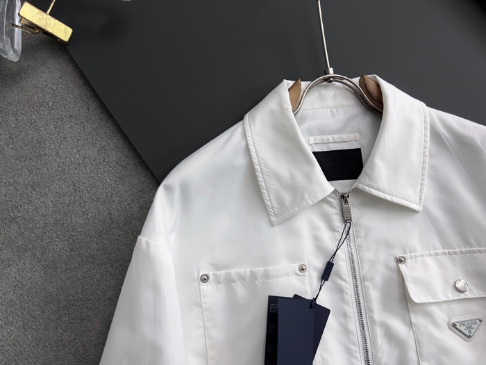 日本未入荷 プラダ n級品 の の開襟ジャケット