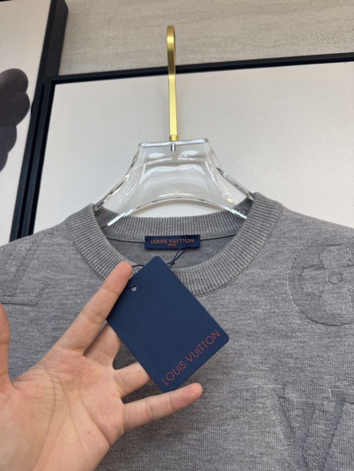 日本未入荷 ルイヴィトン コピーおすすめ 2025秋冬の最新丸首セーター