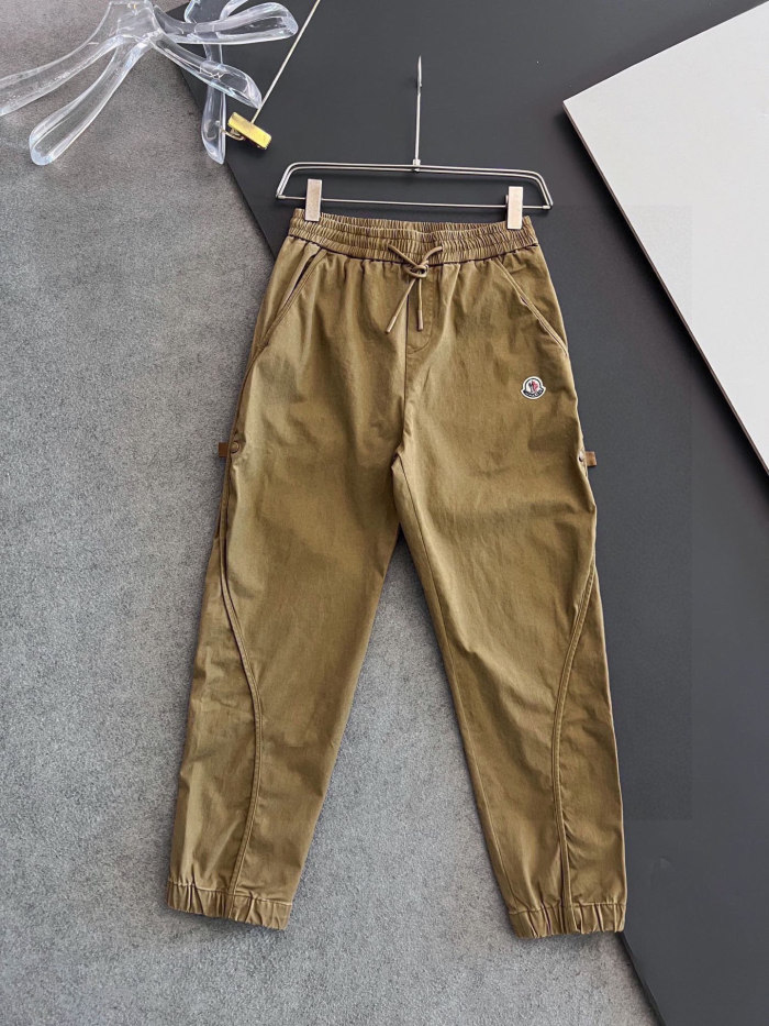 日本未入荷 モンクレール 偽物通販 25SS 秋土色長ズボン男性ロゴシート布引き紐カジュアル長ズボン