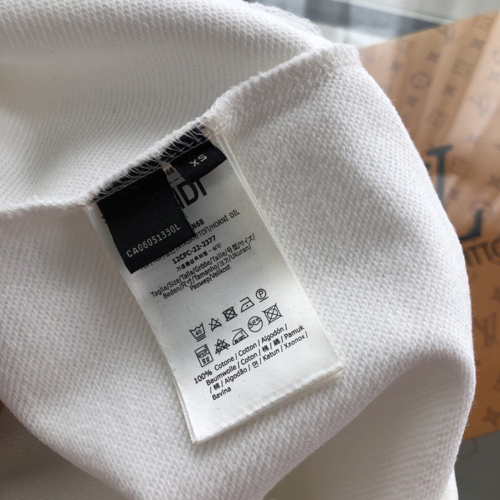 【話題商品！】 フェンディ n級品 の25 ss秋冬立体悪魔シリカゲル目の丸首衛衣