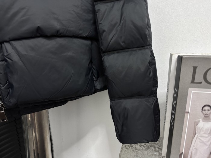 追跡付 モンクレール 激安通販 25SS秋冬のスタンドカラーダウンジャケット