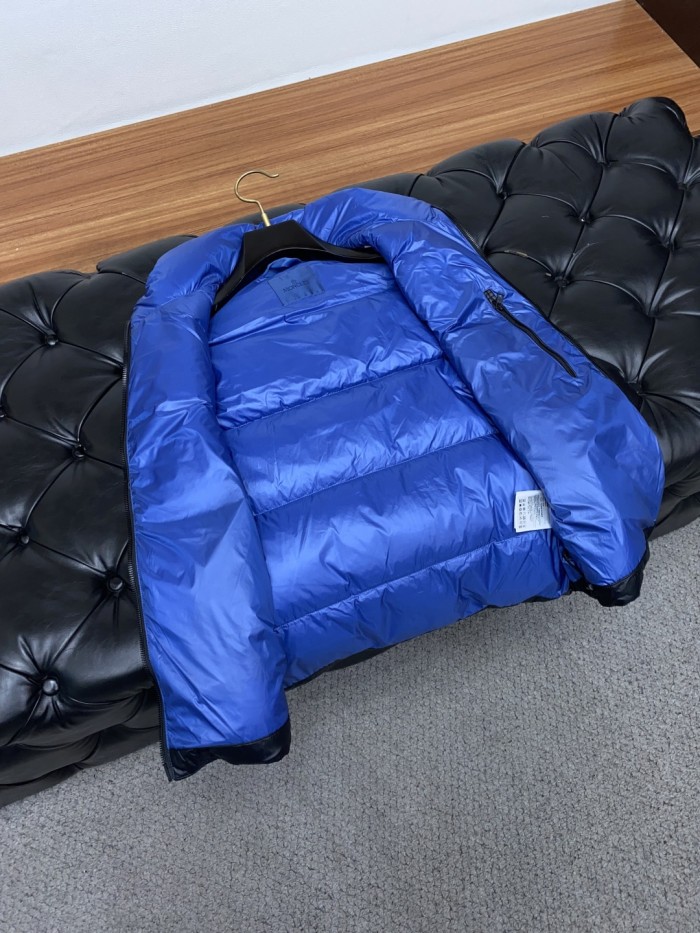 超奇跡の入荷☆ モンクレール 激安偽物 秋冬の新型ダウンベスト