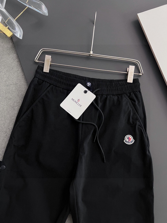 日本未入荷 モンクレール 激安偽物 25SS 秋土色長ズボン男性ロゴシート布引き紐カジュアル長ズボン