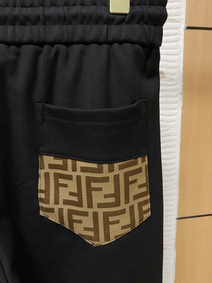 大人気 フェンディ スーパーコピー の25SS秋冬丸首セット