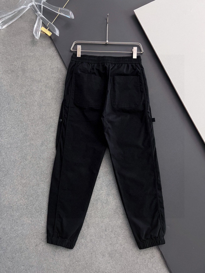 日本未入荷 モンクレール 激安偽物 25SS 秋土色長ズボン男性ロゴシート布引き紐カジュアル長ズボン