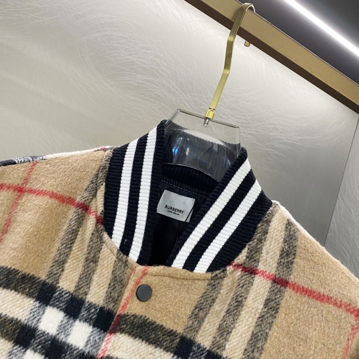 追跡付 バーバリー 偽物通販  の25 ss学院風黒袖タオル刺繍野球服