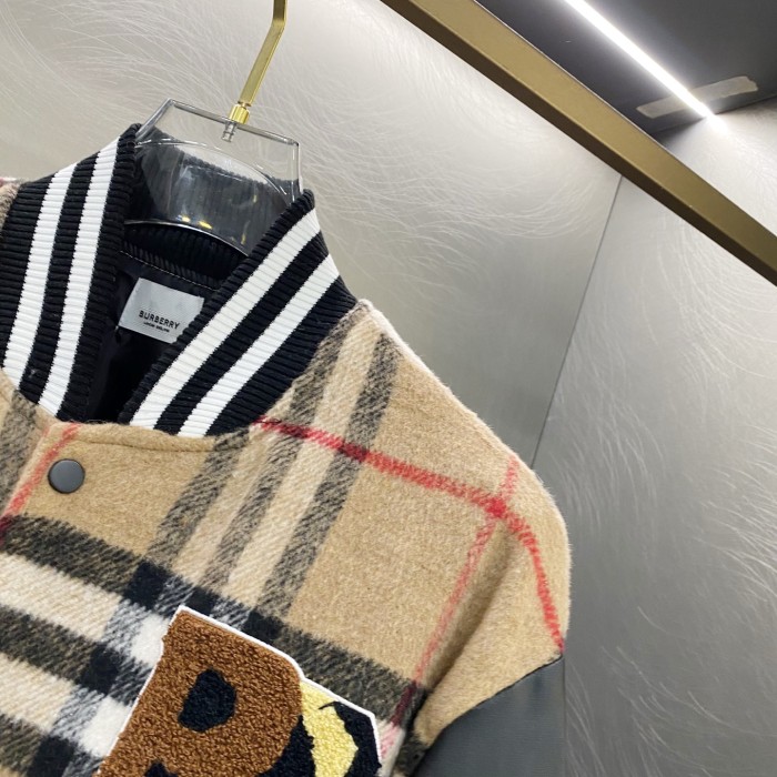 追跡付 バーバリー 偽物通販  の25 ss学院風黒袖タオル刺繍野球服
