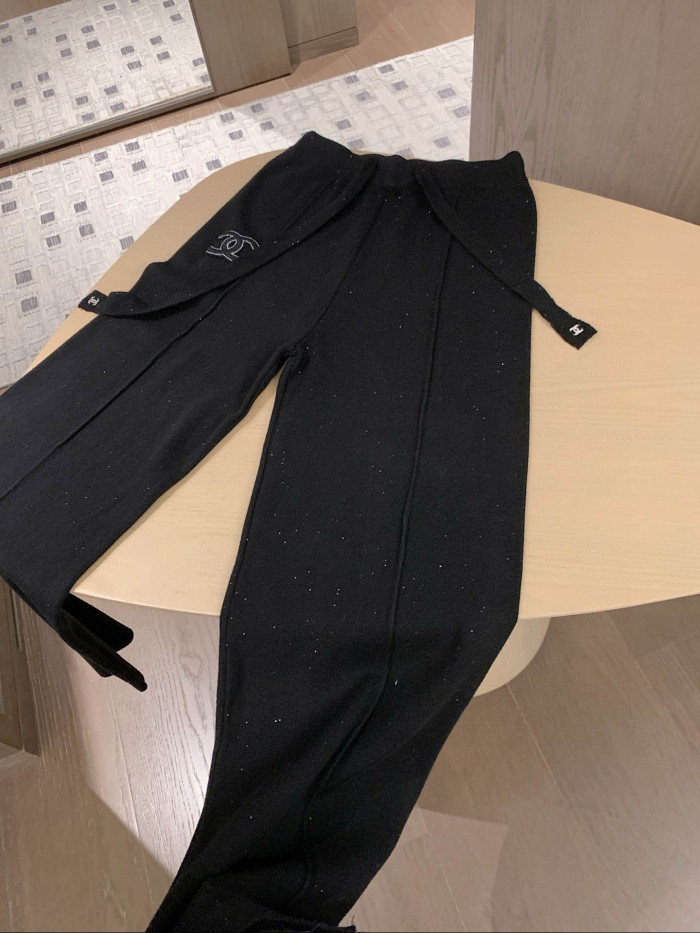 一目惚れ♪ シャネル 偽物通販 のダブルC刺繍ドローストリングスパンコールニットパンツ