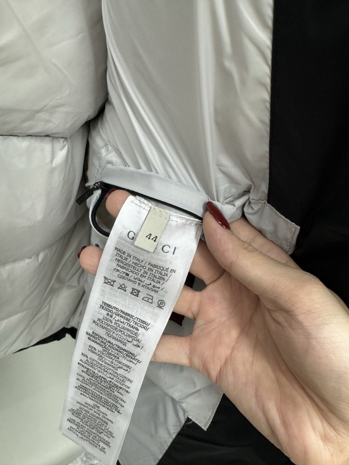 入手困難 グッチ コピー の25 ss 秋冬 のファッションダブルG衝突カラーのジョイントバンドダウンジャケット