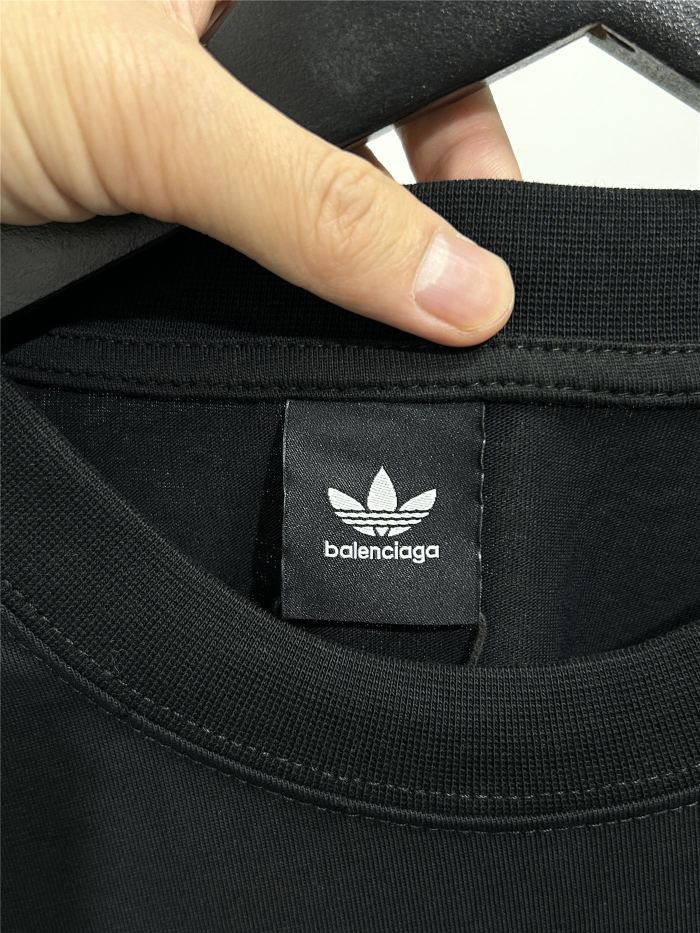 ★超人気 アディダス 激安偽物 のプリント長袖Tシャツ