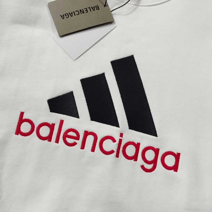日本未入荷 アディダス コピー のアルファベット刺繍LOGOクルーネックパーカー2色