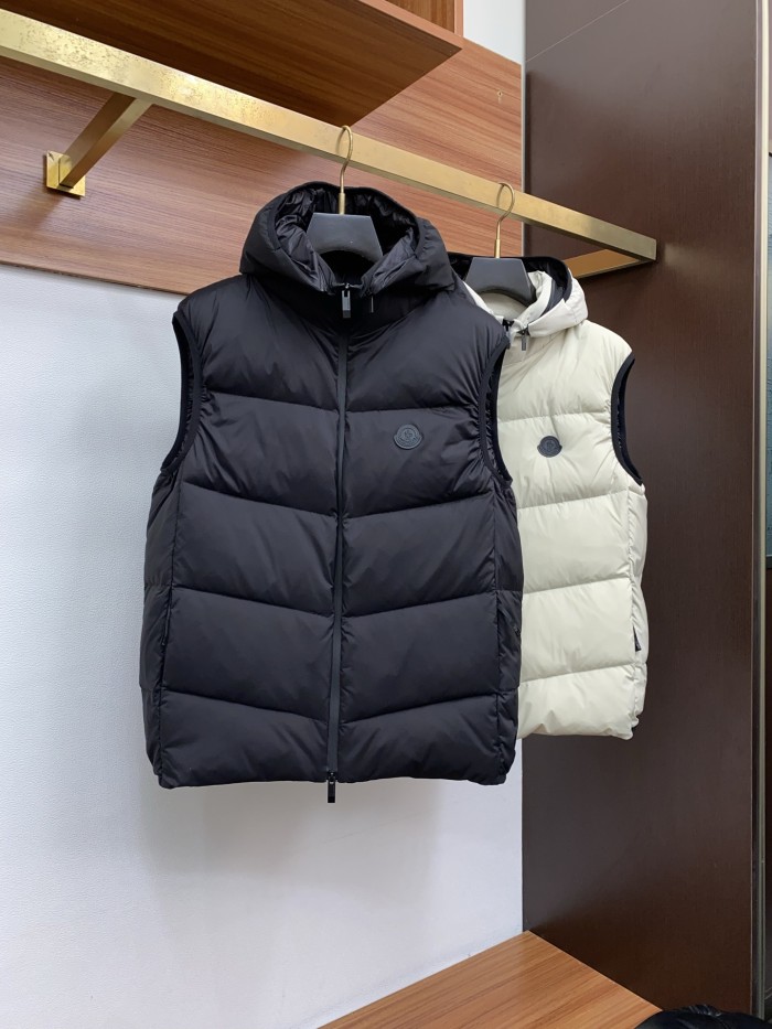 日本未入荷 モンクレール コピー 秋冬のメンズファッションダウンベスト
