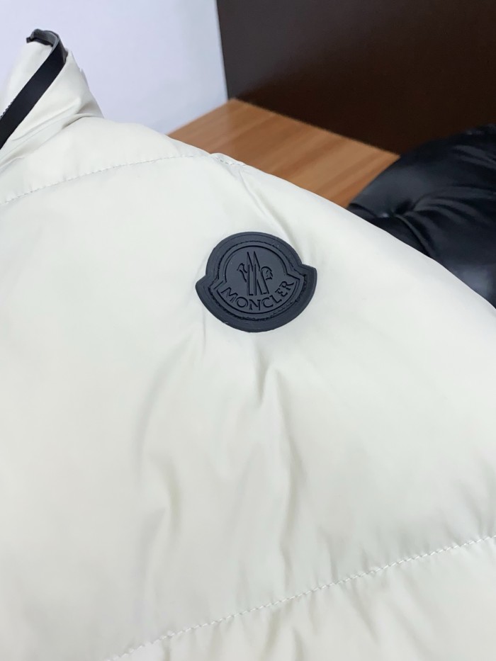日本未入荷 モンクレール コピー 秋冬のメンズファッションダウンベスト