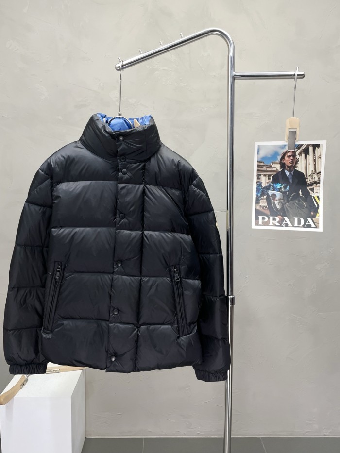【限定】モンクレール 激安通販 のハイネックダウンジャケット