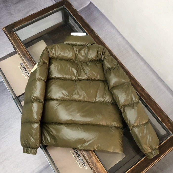 大人気 モンクレール コピーおすすめ の秋冬カップル用の短いダウンジャケット