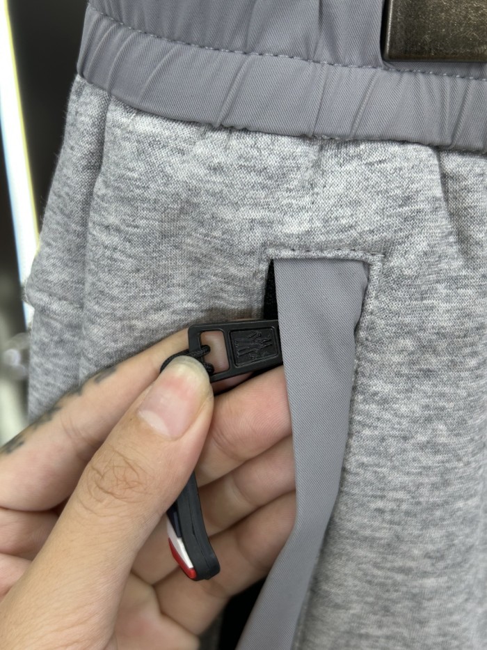 超話題! モンクレール スーパーコピー の秋冬スエードパンツ