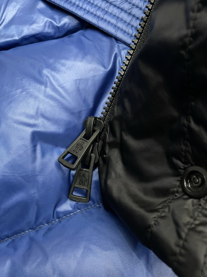 【限定】モンクレール 激安通販 のハイネックダウンジャケット