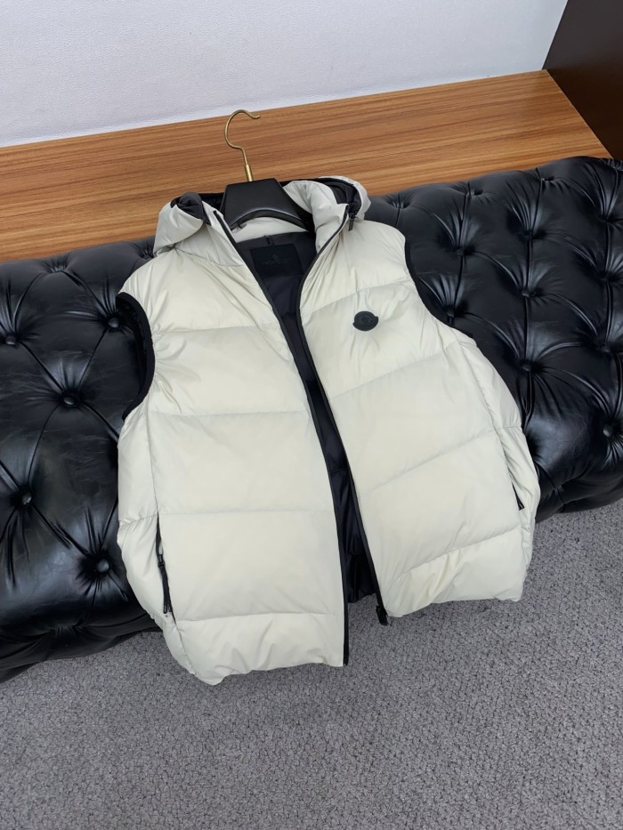 日本未入荷 モンクレール コピー 秋冬のメンズファッションダウンベスト
