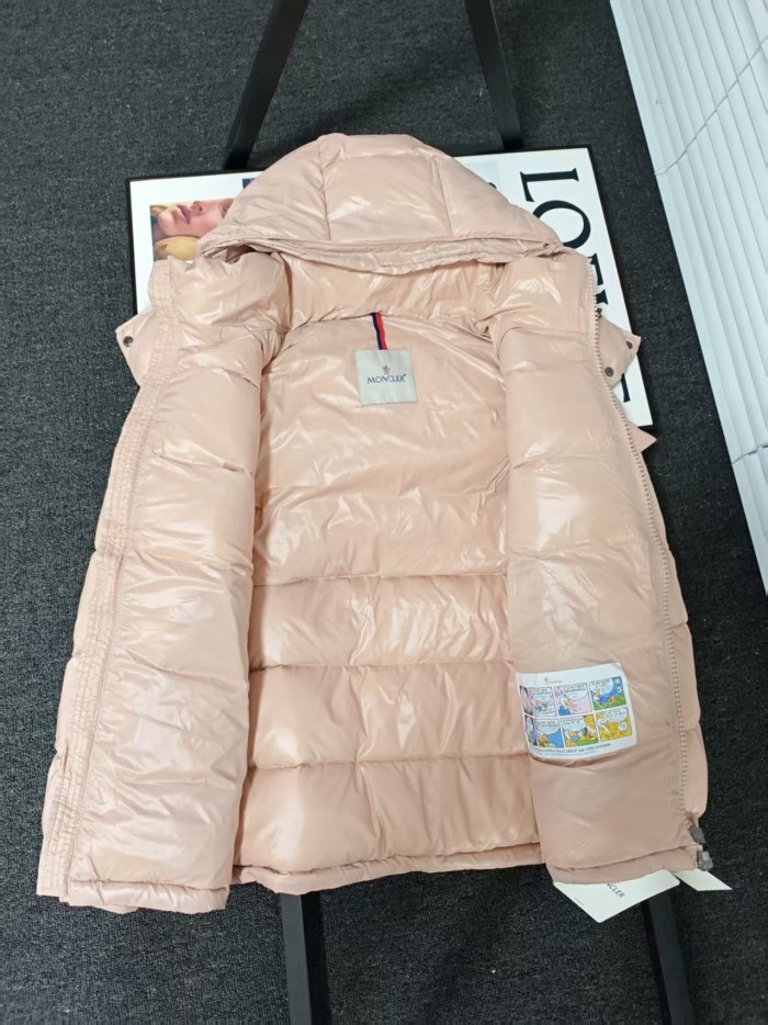 日本未入荷 モンクレール コピーおすすめ の白貝母亮面エナメルダウンジャケット