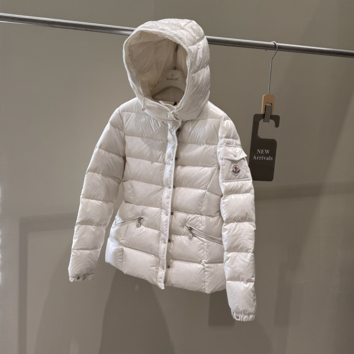 【限定】 モンクレール スーパーコピー のショート丈ウエストシルエットジッパー長袖ダウン