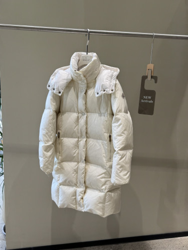 高品質 モンクレール 偽物通販 の正方形キルティング脱着可能キャップギャバジンミディアムダウンジャケットレディース