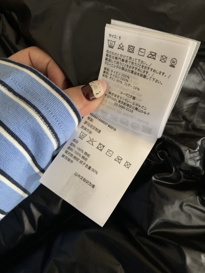 追跡付 モンクレール コピーおすすめ のスタンドカラーカフスダウンジャケット