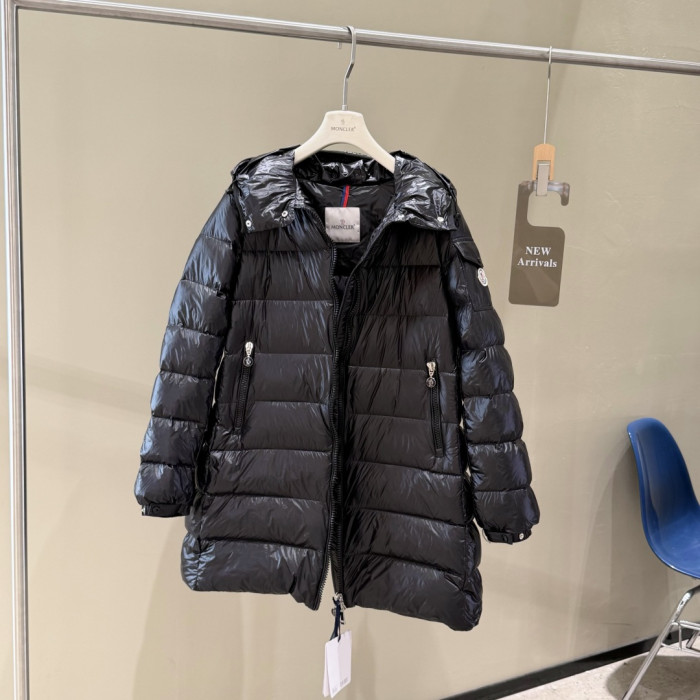 日本未入荷 モンクレール n級品 の背中引き紐ミディアムフードコートダウンジャケットレディース
