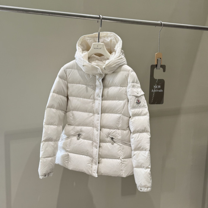 【限定】 モンクレール スーパーコピー のショート丈ウエストシルエットジッパー長袖ダウン