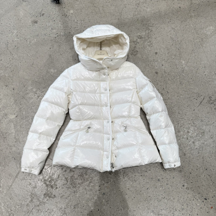 【限定】 モンクレール スーパーコピー のショート丈ウエストシルエットジッパー長袖ダウン