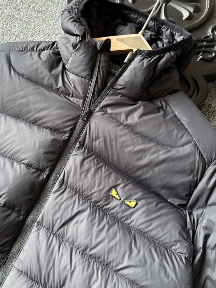 新作 フェンディ 偽物通販 の2026SS防寒保温フードダウンジャケット