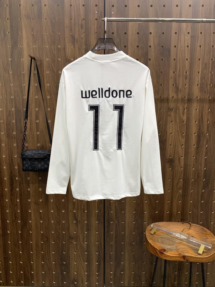 日本未入荷 バレンシアガ 激安偽物 の2026SS丸首長袖ベースレイヤードTシャツ ネット