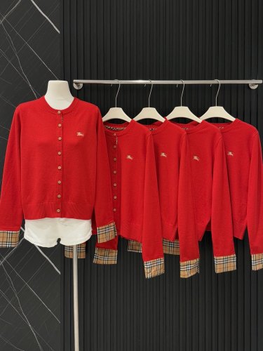 超奇跡の入荷☆ バーバリー スーパーコピー の2026SS赤のカーディガンをチェック
