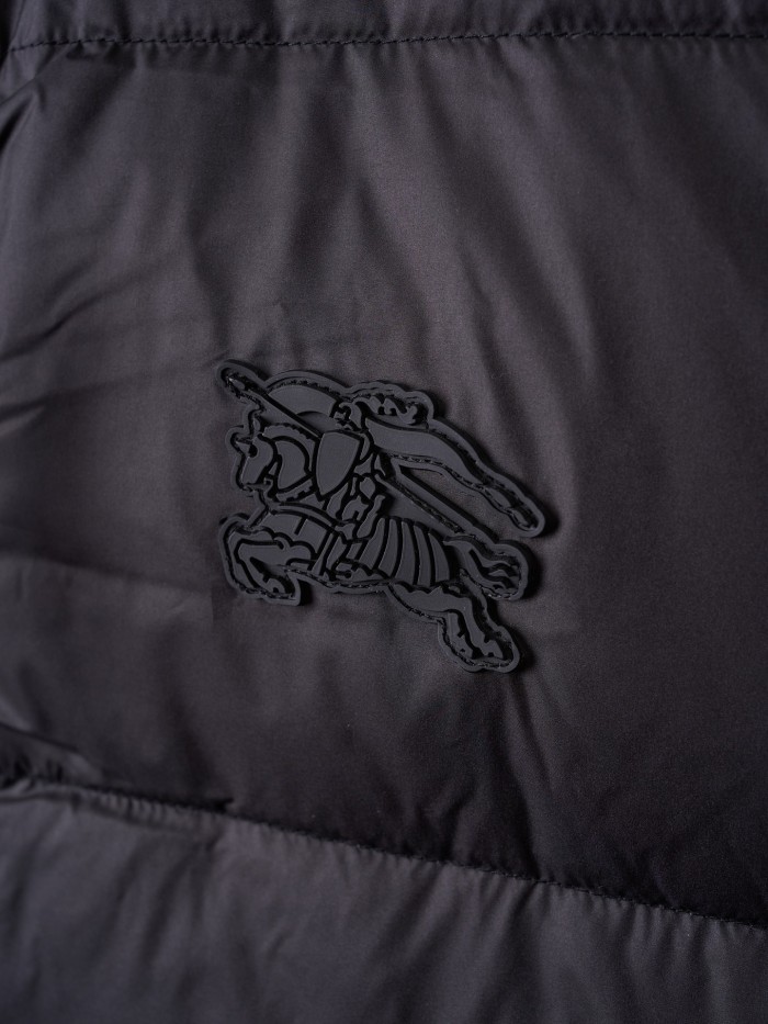 超話題! バーバリー コピー の2026SSェックパッチワーク軍馬刺繍ダブルダウンベスト