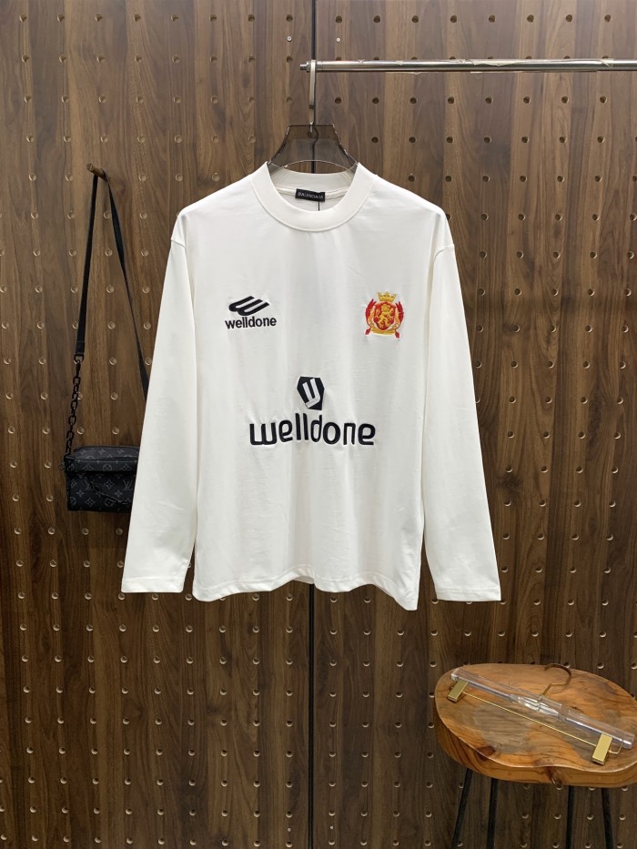 日本未入荷 バレンシアガ 激安偽物 の2026SS丸首長袖ベースレイヤードTシャツ ネット