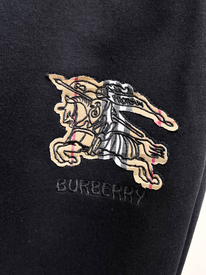 累積売上総額第１位！ バーバリー コピーおすすめ の2026SS立体刺繍定位LOGOカジュアルパンツ
