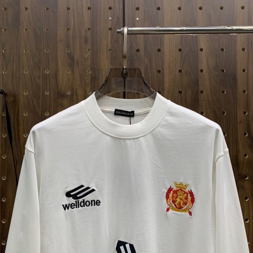 日本未入荷 バレンシアガ 激安偽物 の2026SS丸首長袖ベースレイヤードTシャツ ネット