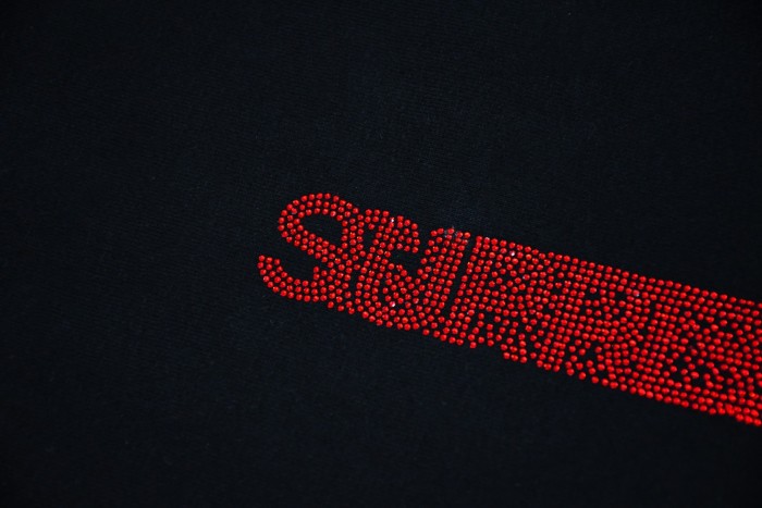 日本未入荷 シュプリーム 偽物通販  Supremeクリスタル烫钻 フリース裏地付きフーディー3色