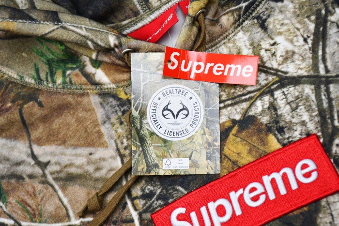 【話題商品！】 シュプリーム 激安通販 Supremeブランチ柄 フリース裏地フーディー
