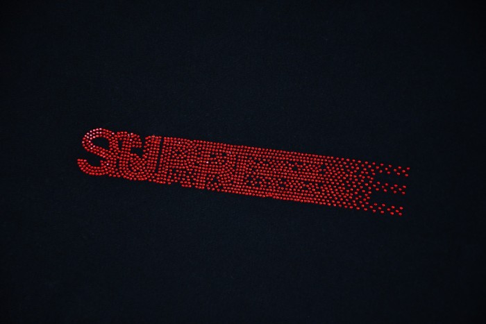 日本未入荷 シュプリーム 偽物通販  Supremeクリスタル烫钻 フリース裏地付きフーディー3色
