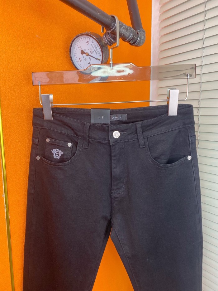 使い勝手良し ヴェルサーチ スーパーコピー 2026SS  クラシック デニムブルー ストレッチスキニーパンツ