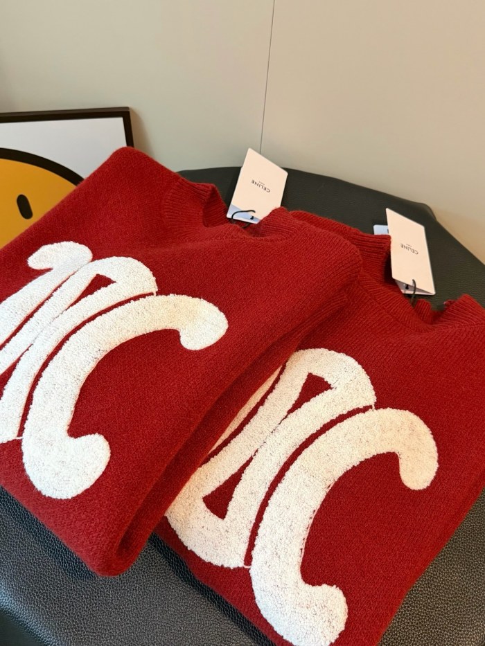 日本未入荷 セリーヌ 激安偽物 の2026SS風タオル刺繍ニット