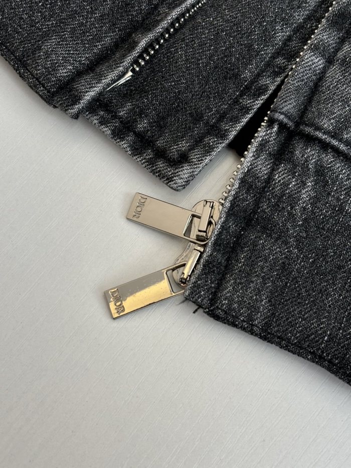 一目惚れ♪  ディオール 激安偽物 の2026SS ブレード刺繍 コットンツイル ジップアップジャケット