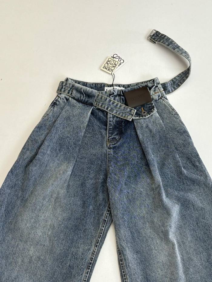 【話題商品！】 ロエベ n級品 の26ssデニムベルト付きジーンズ