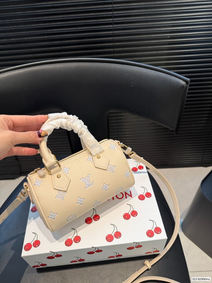 日本未入荷 ルイヴィトン 偽物通販 ショルダーバック
