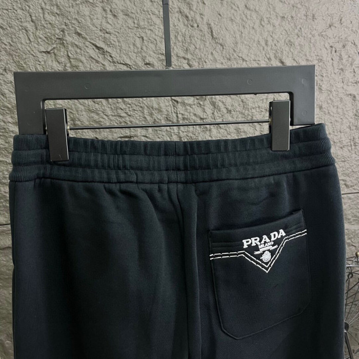 大人気 プラダ  スーパーコピー の2026SS刺繍ロゴ ジッパーポケット ジャージパンツ