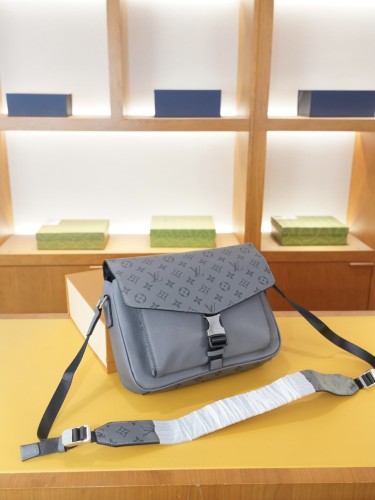 新作 ルイヴィトン n級品 メンズ ショルダーバッグ