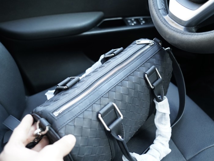超奇跡の入荷☆ ボッテガヴェネタ 偽物通販 メンズ ショルダーバッグ