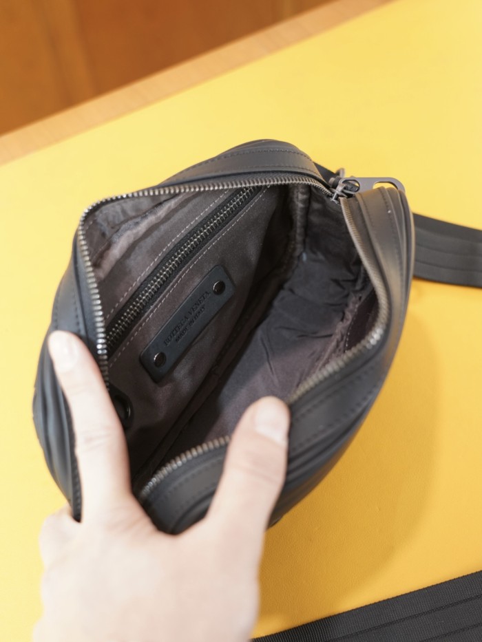 日本未入荷 ボッテガヴェネタ スーパーコピー メンズ  ショルダーバッグ