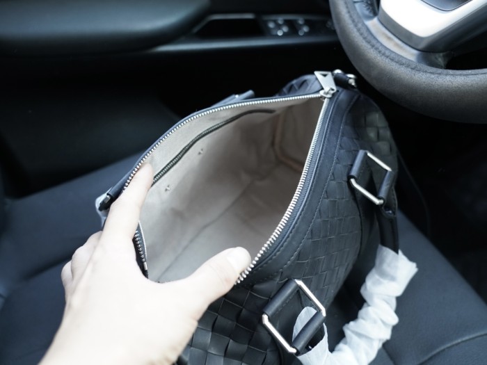 超奇跡の入荷☆ ボッテガヴェネタ 偽物通販 メンズ ショルダーバッグ